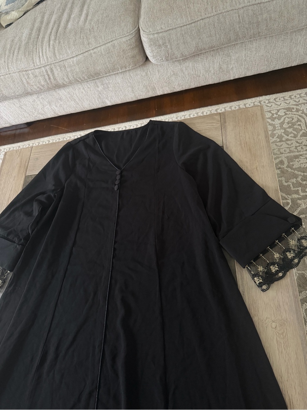 Abaya Elegant Black Maxi Dress with Gold Lace Cuff - Picture 4 of 10
